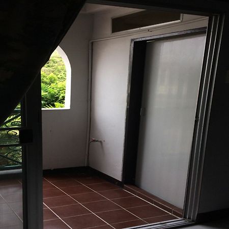 Baan Khun Mae Apartment Bangkok Luaran gambar