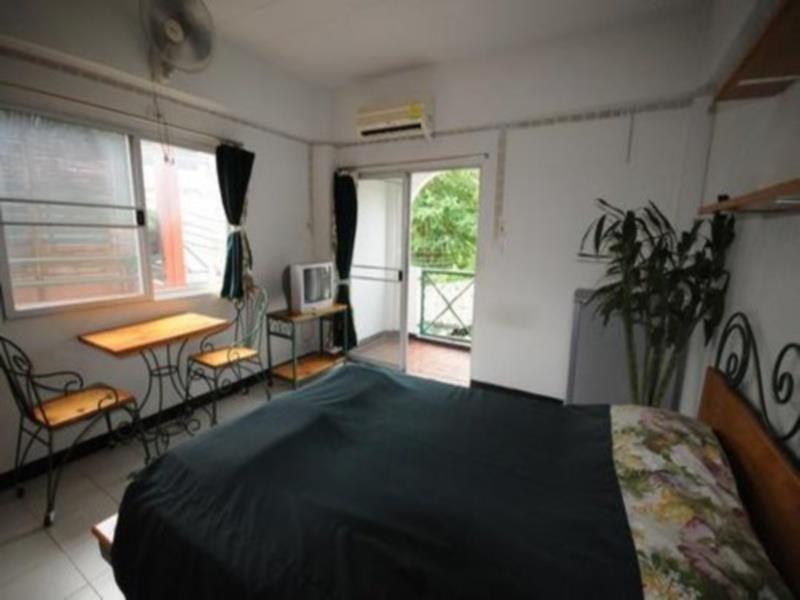 Baan Khun Mae Apartment Bangkok Luaran gambar