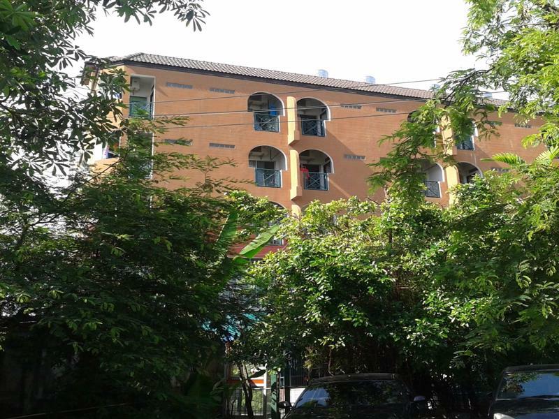 Baan Khun Mae Apartment Bangkok Luaran gambar