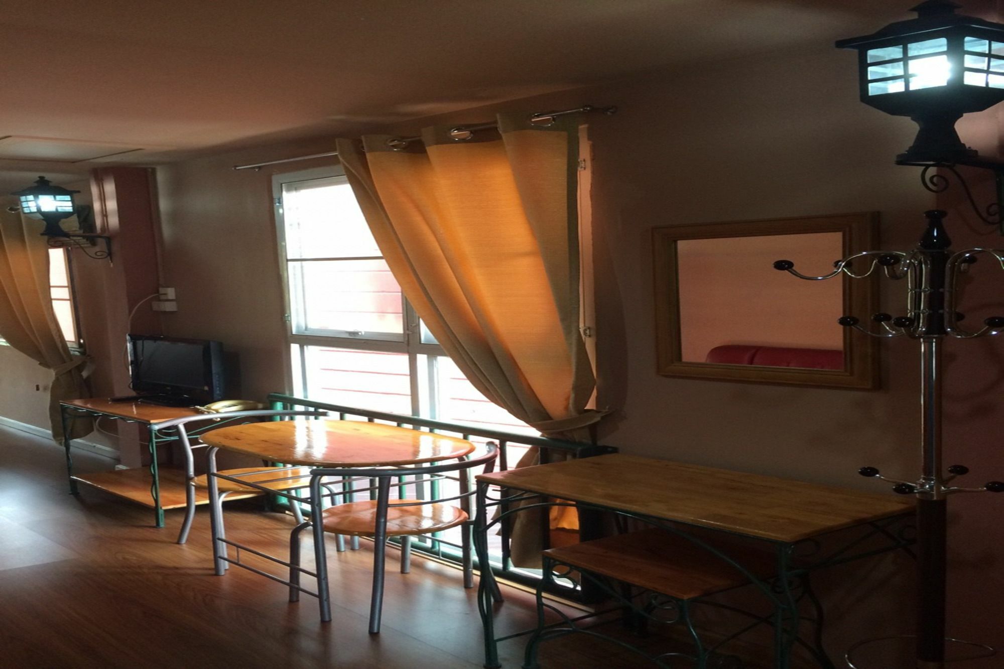 Baan Khun Mae Apartment Bangkok Luaran gambar
