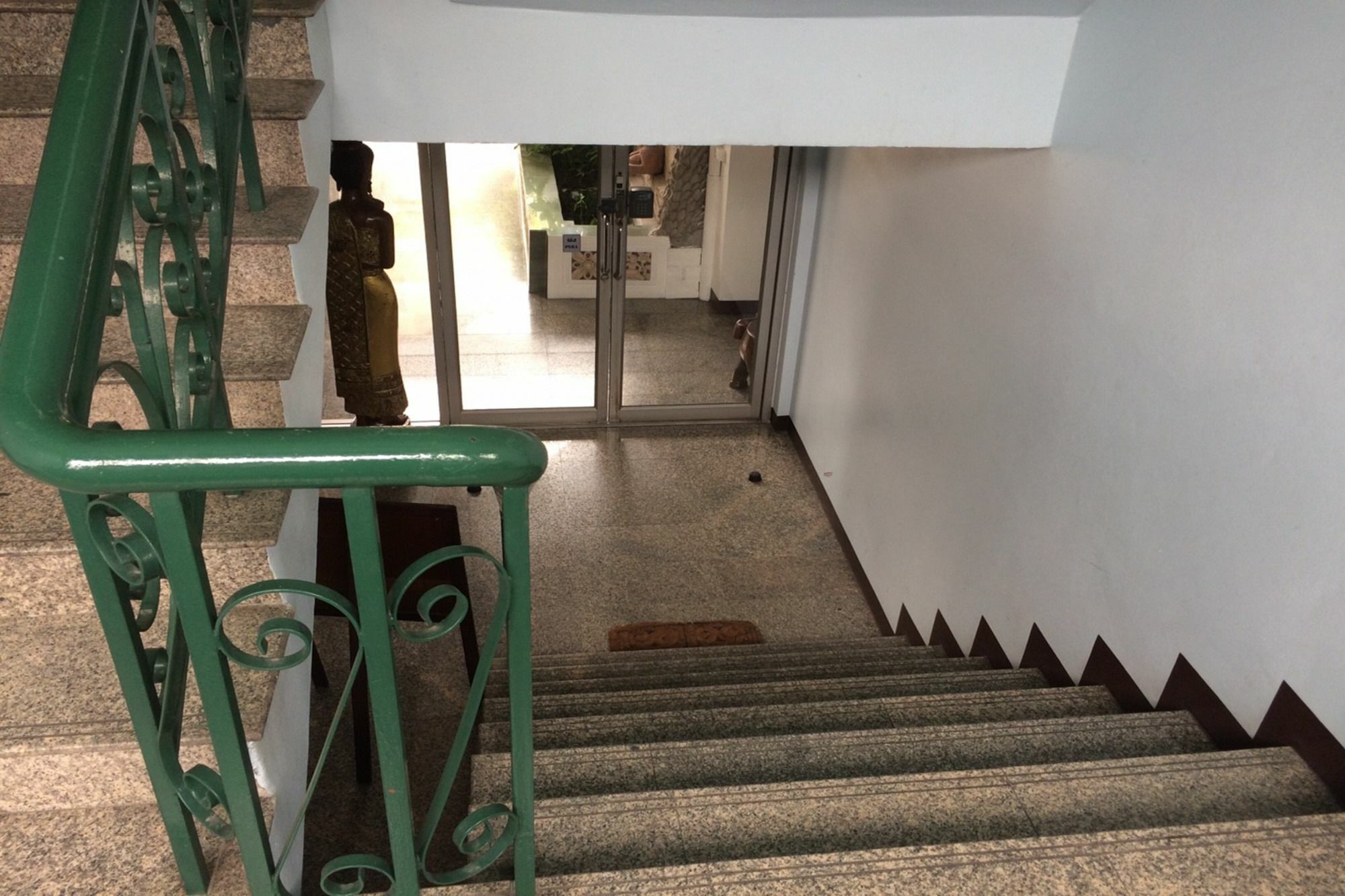 Baan Khun Mae Apartment Bangkok Luaran gambar